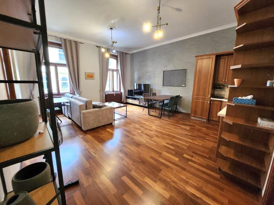 Spacious Apartment 6Min From The Dancing House Praga Exterior foto